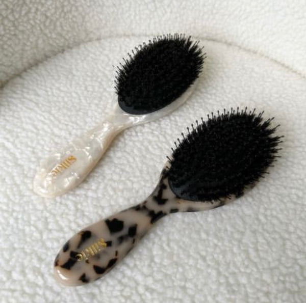 What Hair Brush Is Best for Wavy Hair?